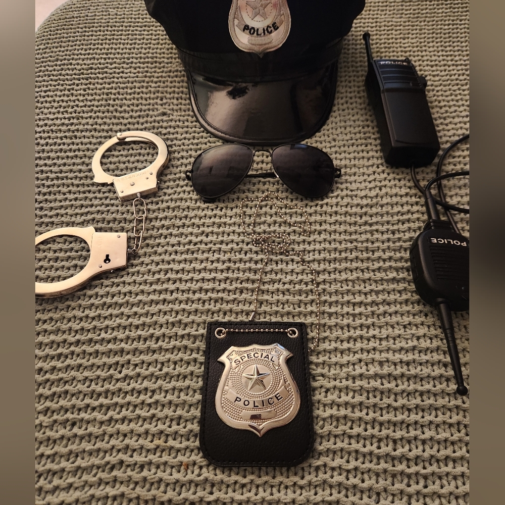 Police Badge and Accessories Set great quality perfect for halloween